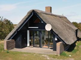 Cozy Home In Hvide Sande With House A Panoramic View, hotel a Nørre Lyngvig