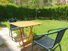 Luxury King Bed with garden-Zayed Families only, hotel v destinaci Sheikh Zayed