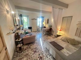 Les Coulisses de l'HORLOGE - WIFI - 50 m Palais des Papes