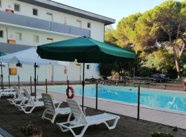 Residence Verde Pineta, ξενοδοχείο διαμερισμάτων σε Principina a Mare