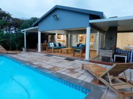 Fiddlewood Beach House, hotel with parking in Port Shepstone