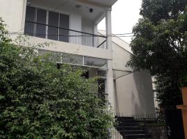 Mango Tree Villa: Sri Jayewardenepura Kotte şehrinde bir otel