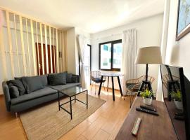 Weybeach4 -sea frontline,plaza view,little terrace, hotel in La Santa