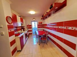 Apartman Lux, hotell i Covasna