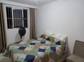 Aluga-se quarto em apartamento, cheap hotel in Ipatinga