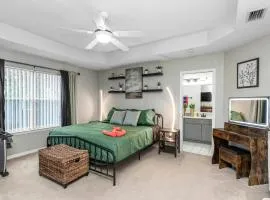 Breeze - Family Retreat with Waterfront Access & Game Room