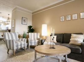Stylish Sanctuary King Beds Upscale Condo, hotel conveniente a Gainesville