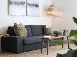 The Concrete Suite - Walk to Shands & UF , Pool