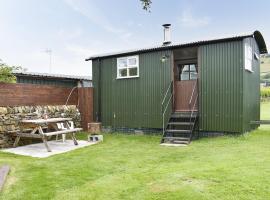 Skipton Shepherds Hut - Dales View、Cononleyの駐車場付きホテル