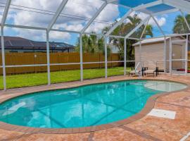 Beautiful Pool Home with Sleeping for 8 for LovelyPeople, hotel v destinaci Cape Coral
