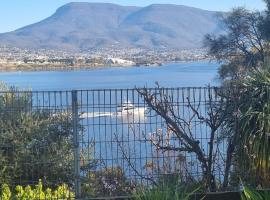 Waterfront Abode - 2 bedrooms, hotel cerca de Museo MONA, Hobart