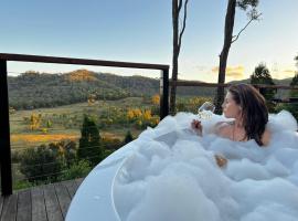 RIVERLEA RETREAT MUDGEE - Private, Outdoor Bath, Pool, Tranquility, Hotel in Apple Tree Flat