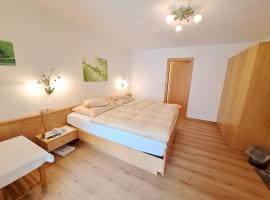 Pension Mallaun, hotel with parking in Lech am Arlberg