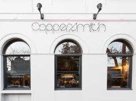 Coppersmith Hotel, hotel berdekatan South Melbourne Town Hall, Melbourne