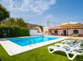 Private house with pool & garden, accessible hotel in Güimar