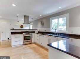 4 Bedroom house in 5-acre estate, hotel i Catharpin