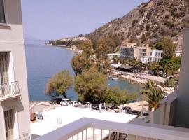 Unique & cozy seaview apartment., hotel conveniente a Loutraki