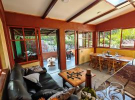 Casa al lado del Bosque, hotel v destinaci Oxapampa