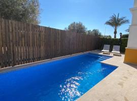 Villa Alegre - 2 bed villa with private heated pool on Mar Menor Golf - family friendly, hotel v mestu Torre-Pacheco
