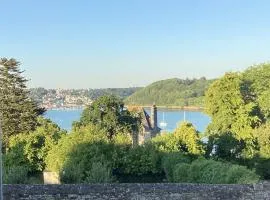 La maison sur le rivage, vue mer centre village