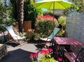 Studio vue sur jardin à 3 mn en voiture de la mer