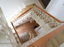 Private Room with Ensuite - Three Cities House, sewaan penginapan tepi pantai di Cospicua