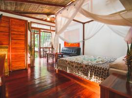 Charming 2-Person Apartment in Playa Chiquita, Puerto Viejo, hotel v destinaci Cocles
