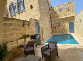 Ta’ Mikieli 62 - House with pool for 10 persons, готель у місті Надур
