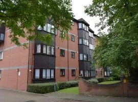 Spacious 1-Bed Apartment in Croydon-free parking