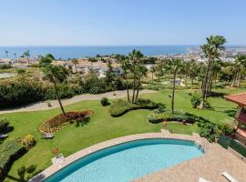 Apto. exclusivo con vista al mar, hotel dengan jacuzzi di Benalmadena