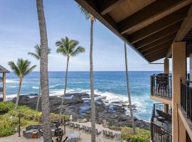 Oceanfront Penthouse with Loft, family hotel in Kailua-Kona