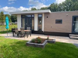 Kindvriendelijk luxe chalet in de bossen met privé sauna, hotel v destinaci Harderwijk