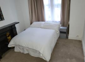 Affordable rooms in Gillingham, מקום אירוח ביתי בגילינגהאם