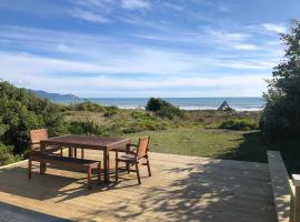 The Beachsider - Te Horo Beach Holiday Home، بيت عطلات في Te Horo
