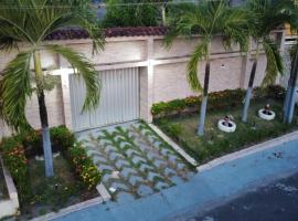 Excelente Casa no Bairro Mundo Novo com piscina, cabaña o casa de campo en Manaus