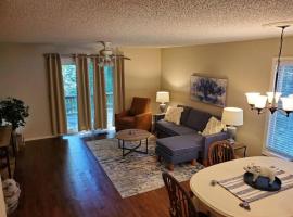 Carrie's View comfort 2bd/2bth, hotel with parking in Hot Springs Village