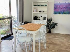 Boutique Home Close to Town and Nature, holiday rental in Bunbury