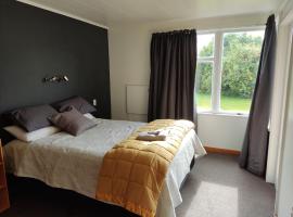 The Frasertown Tavern, holiday rental in Wairoa