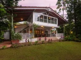 StayVista at Vanya Farms - Orchard Villa with Rustic Vintage interiors & Table Tennis table