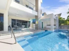 Zen Bayview Bliss: Luxury Marina Mansion