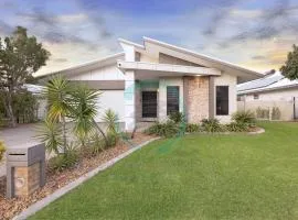 Zenhouse: 4BR Stylish Work/Family Home in Muirhead