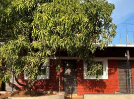 Hemprabha Bed & Breakfast, Ratnagiri – hotel z parkingiem w mieście Hatkamba