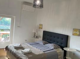 La casa du port, Chambres, suite privée, appartement avec vue sur la rivière, holiday rental in Capdenac