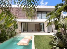 La Locale: Brand-new luxury 2bd villa with pool, allotjament a Kerobokan