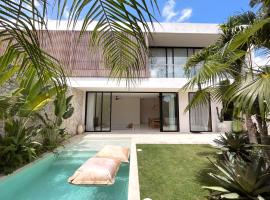 La Locale: Brand-new luxury 2bd villa with pool, vila di Kerobokan