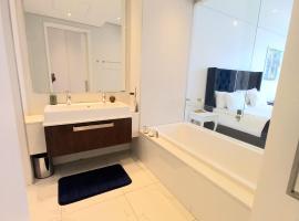 Sandton Skye Executive Suite-2, serviced apartment in Johannesburg