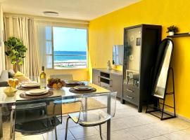 Golden beach apartments by the sea, atostogų būstas mieste Haifa