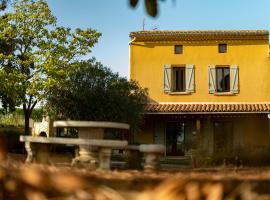 Domaine de Nougayrol Large Luxury Villa with Private Pool, Free WiFi & Parking in Outstanding Vineyard, casa per le vacanze ad Alaigne