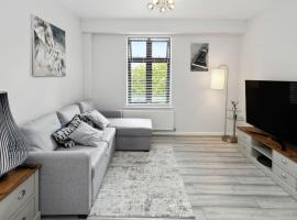 Modern Watford Urban Luxury Oasis, hotel in Leavesden Green