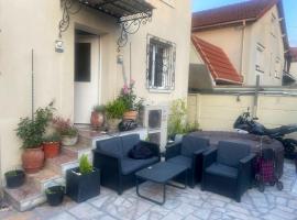 Maison de 3 chambres avec vue sur la ville jacuzzi et terrasse amenagee a Drancy: Drancy'de bir otel